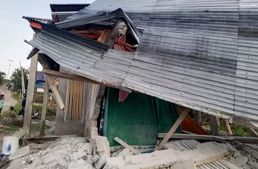 Rescuers Search for Survivors as Indonesian Quake Death Toll Rises to 47
