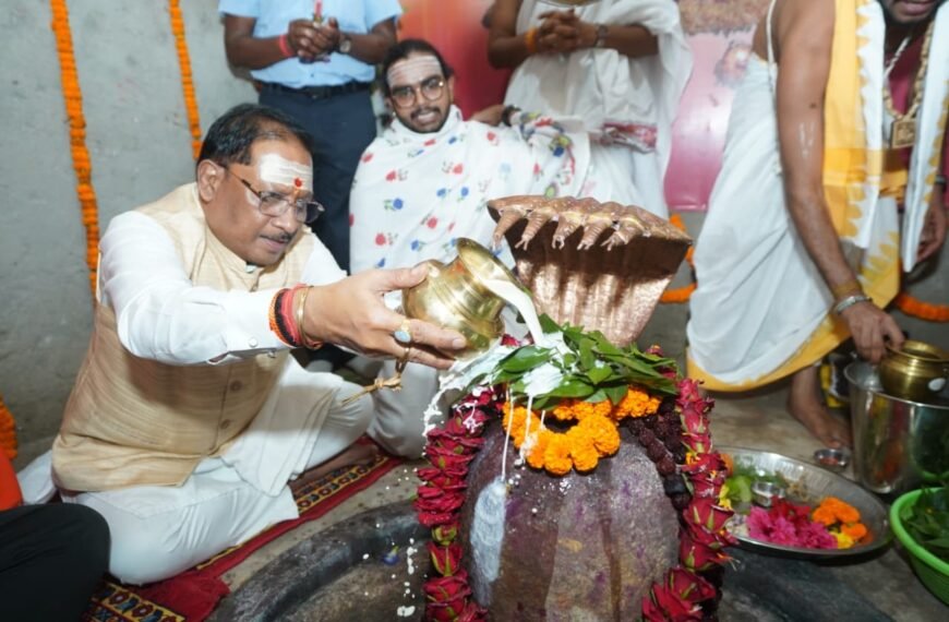 Sai Performs Rudrabhishek at Baba Karmeshwar Dham, Announces Mangal Bhavan for Karra