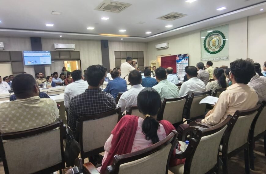 Pragati College Faculty Attend Government Session on Rozgar Mela