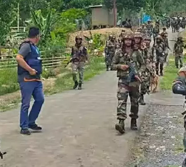 Violent Protests Rock Manipur’s Kangpokpi After Detention of Six Villagers