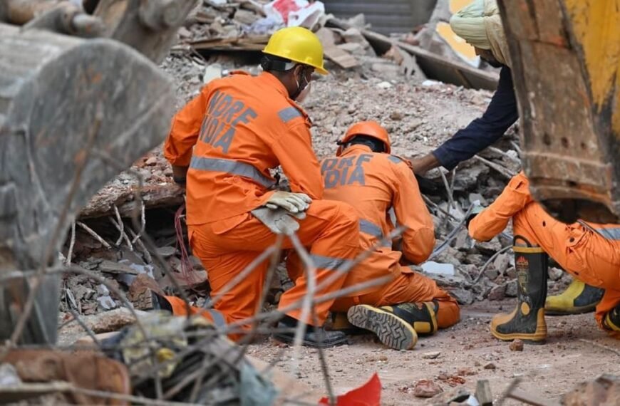Delhi Building Collapse Toll Rises to Six; CM Rekha Gupta Orders Probe, FIR Against Owner