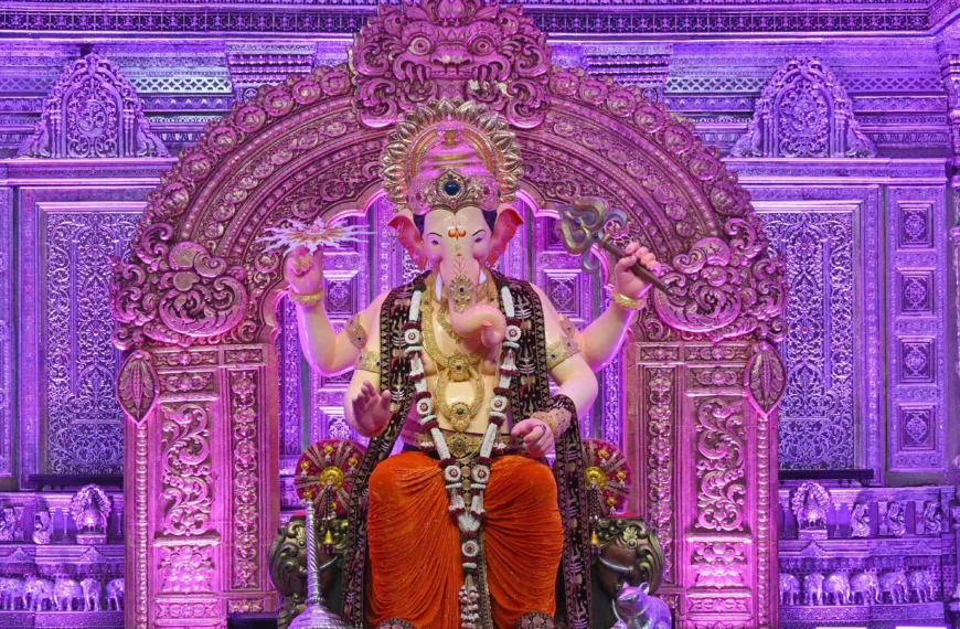 Mumbai: Huge Crowd Gathers at Lalbaugcha Raja, Online Darshan From Sept 14 to 25