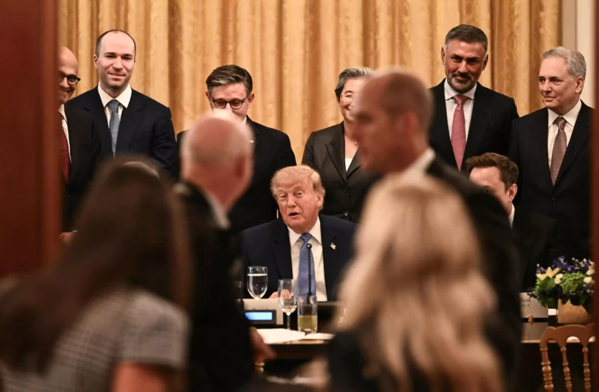 Trump, Tech Leaders Sign Voluntary Accord on ‘Super Intelligence’ Safety