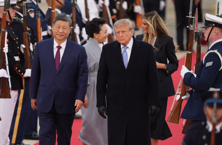 Xi Arrives in US for State Visit, Gets Tarmac Welcome from Trump