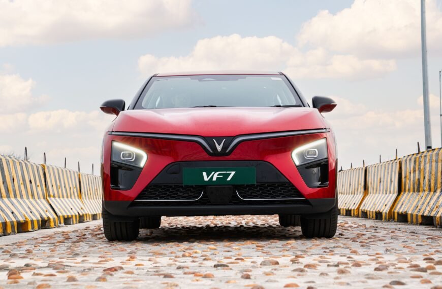 5 Things to Consider When Parking in a Tight Space – and How VinFast Can Help