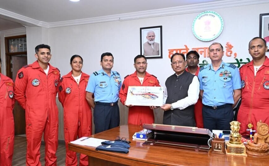 Sarang Team Meets CM Sai Ahead of Rajyotsav Air Show at Nava Raipur’s Sendh Lake