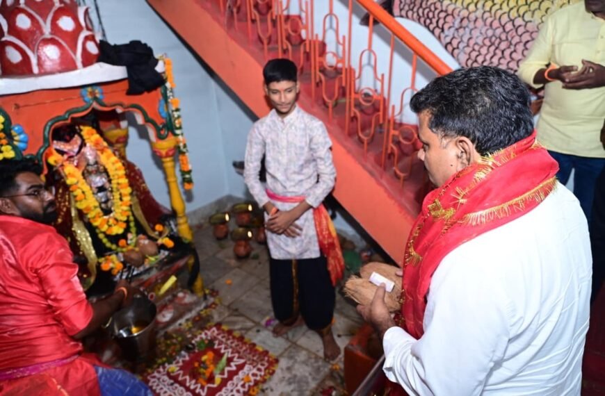 Deputy Chief Minister Vijay Sharma Offers Prayers at Maa Danteshwari, Maa Parmeshwari and Maa Chandi Temples on Maha Ashtami