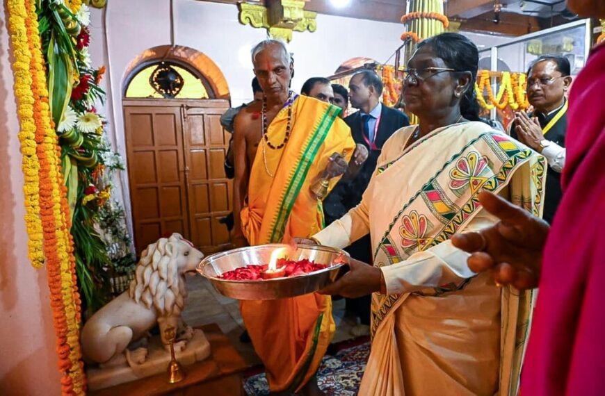 President Murmu Offers Prayers at Maa Danteshwari Temple in Jagdalpur