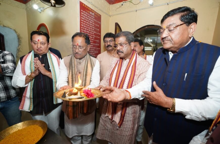 CM Sai Offers Prayers at Ramchandi Temple, Seeks Prosperity for Chhattisgarh