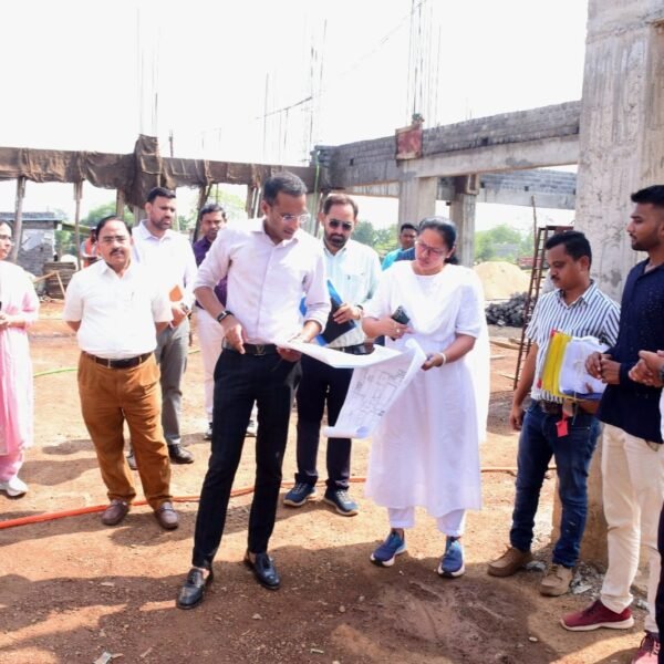 PWD Secretary Flags Quality Lapses, Orders Checks During Rajnandgaon–Dongargaon Inspection