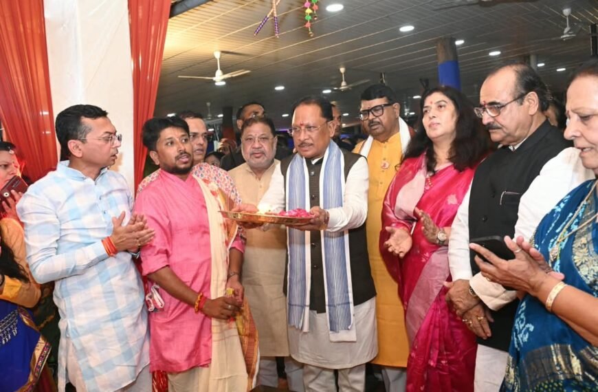 CM Vishnu Deo Sai Celebrates Raas Garba at His Raipur Residence, Calls Navratri a Festival of Divine Power and Women’s Dignity:LIVE