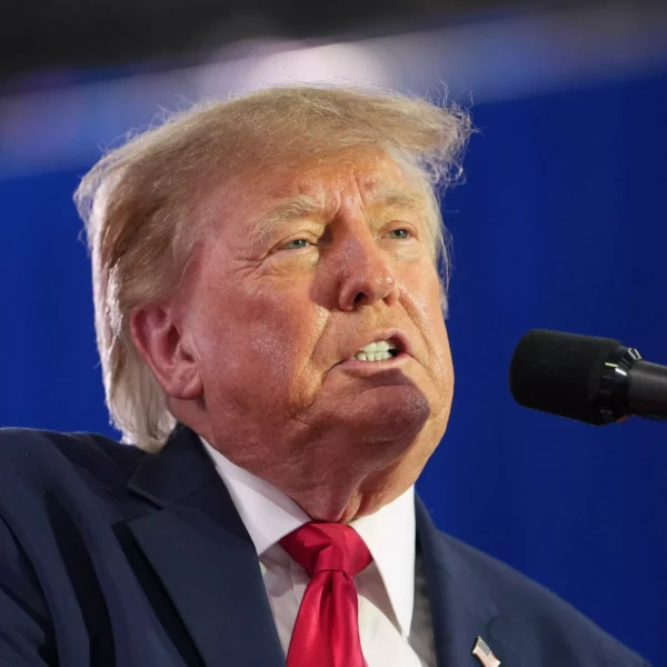 Trump Accuses Iran of Driving Up Oil Prices Ahead of US Midterms