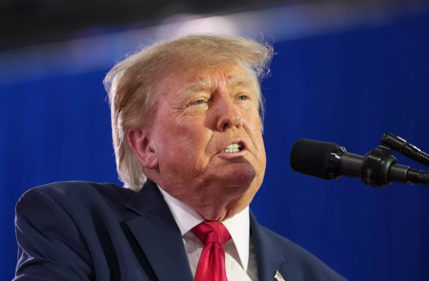 Trump Accuses Iran of Driving Up Oil Prices Ahead of US Midterms